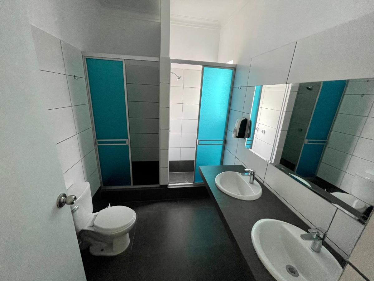 Casaroma Hostels Лима Екстериор снимка