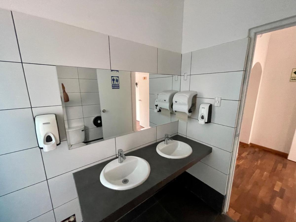 Casaroma Hostels Лима Екстериор снимка